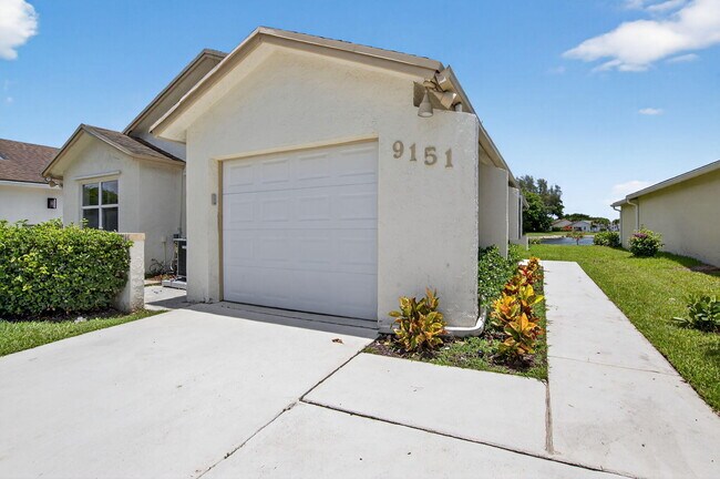 Foto del edificio - 9151 Pine Springs Dr