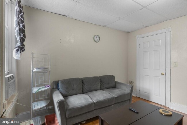 Building Photo - 4034 Baring St