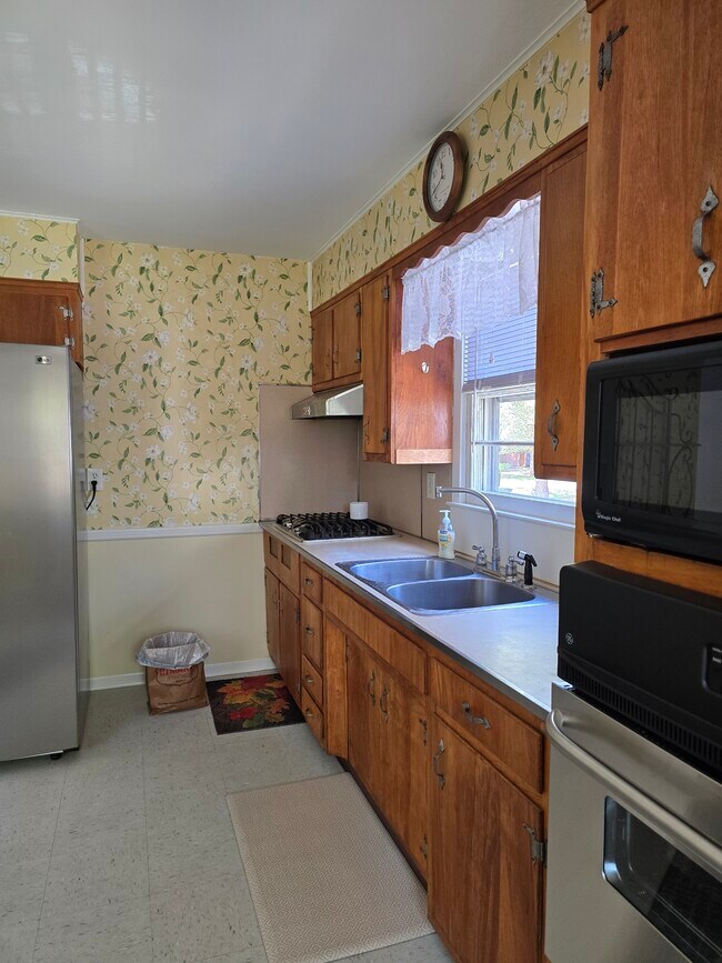 Kitchen - 90 Dogwood Ln