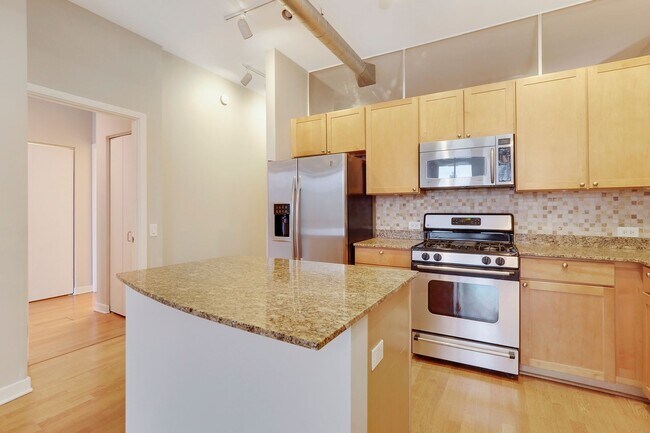 Foto del edificio - Gorgeous River North penthouse for rent!