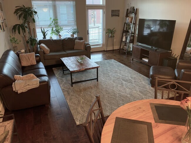 Foto del edificio - 444 S Blount St