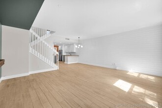 Building Photo - 228 Murray Ct