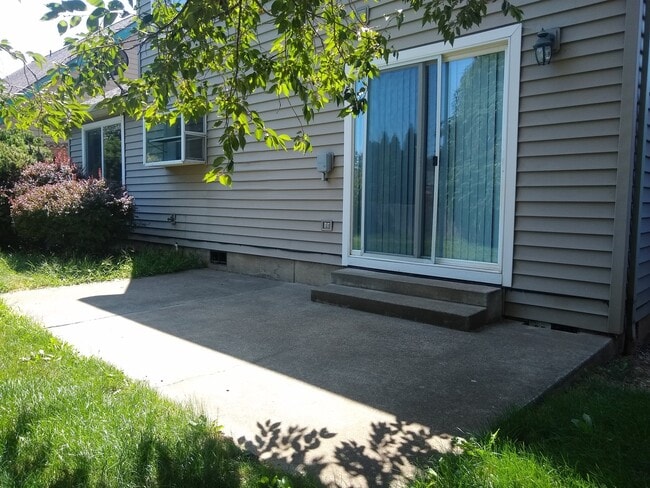 Building Photo - 787 St Charles Pl