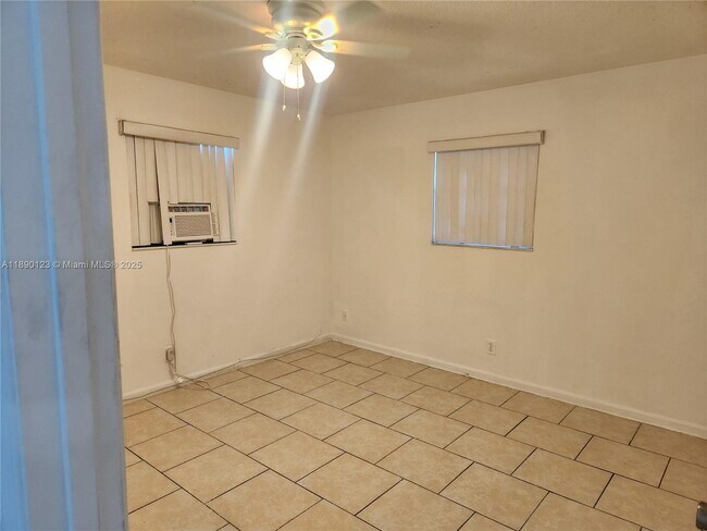 Foto del edificio - 361 Silver Beach Rd