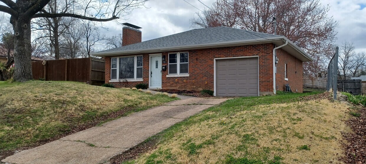 2112 Oakview Dr, Jefferson City, MO 65109 House Rental in Jefferson