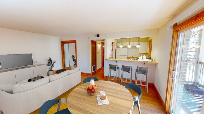1 Bdr / 1 Bath Private Balcony - Safe Harbor Properties