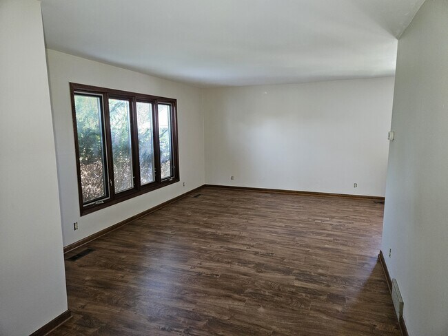 Foto del edificio - 2216 E 8th St