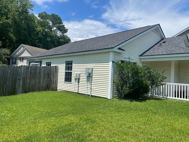 Building Photo - 213 Waterford Ln