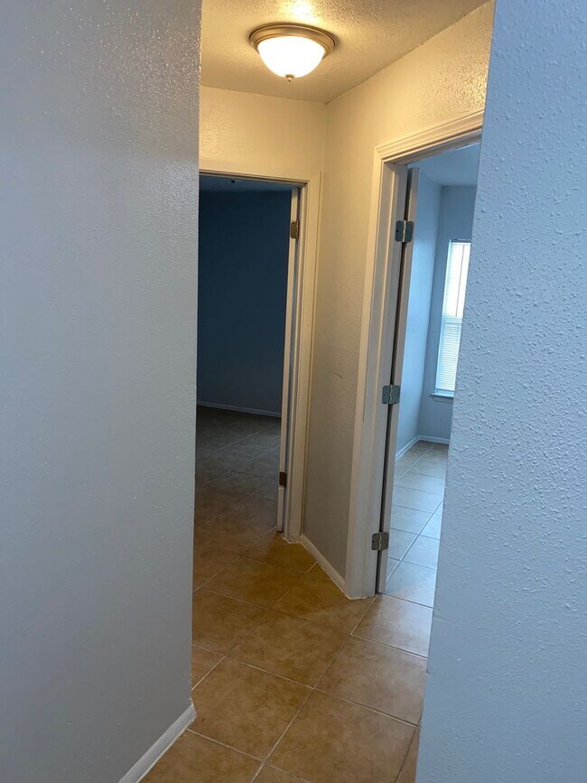 Foto del edificio - Spacious 2BR/1BA- Home Available Now!