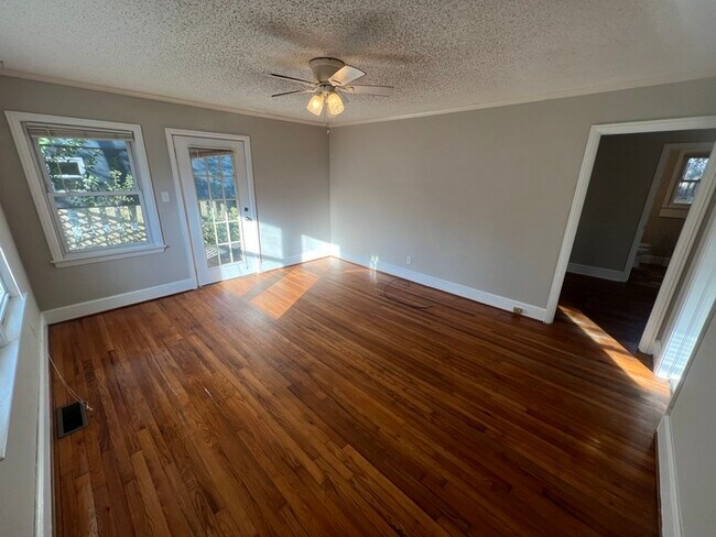 Building Photo - 210 Belmarc Dr