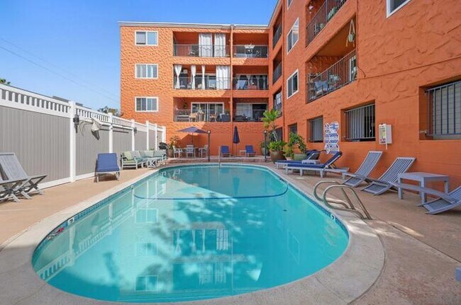 Piscina - 3688 1st Ave