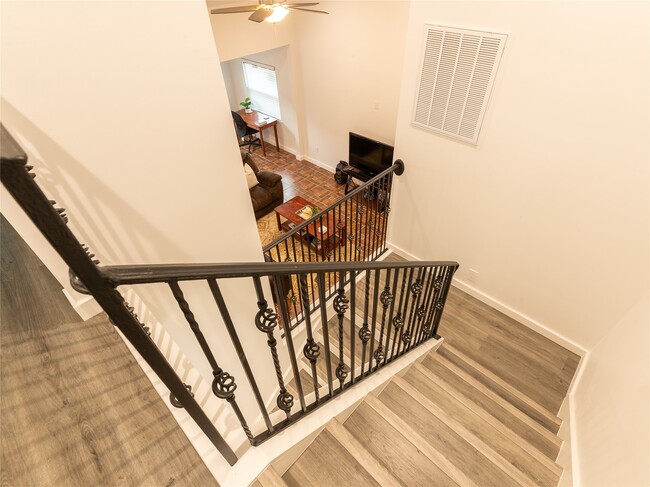 Building Photo - 10254 Valleywood Dr