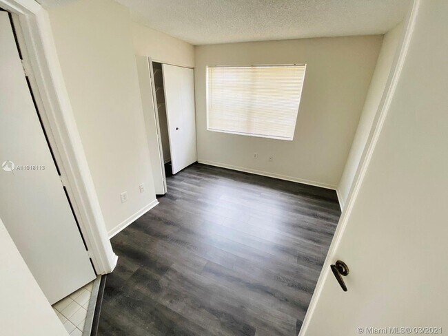 Building Photo - 2019 SE 27th Dr