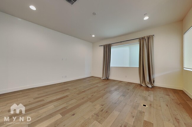 Building Photo - 6807 E Orion Dr