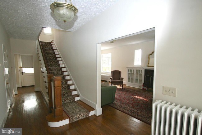 Building Photo - 887 Washington St