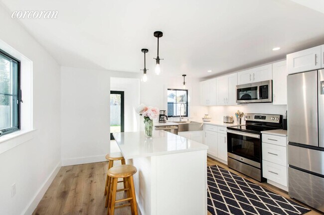 Building Photo - 307 Champlin Pl