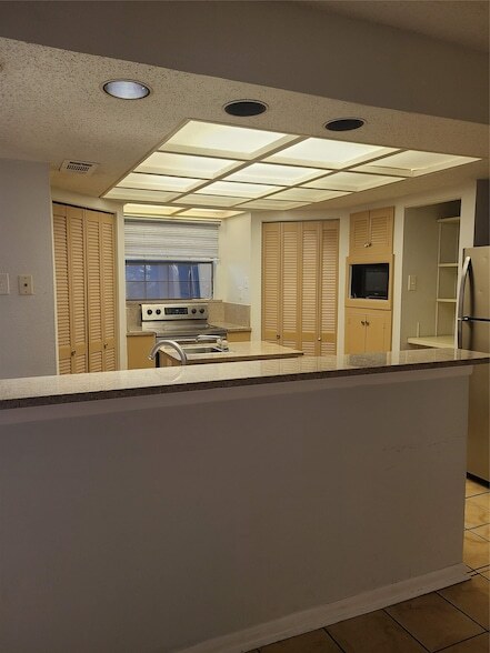 Foto del edificio - 305 Centennial Blvd