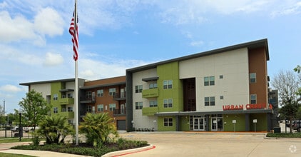 Building Photo - Urban Crest