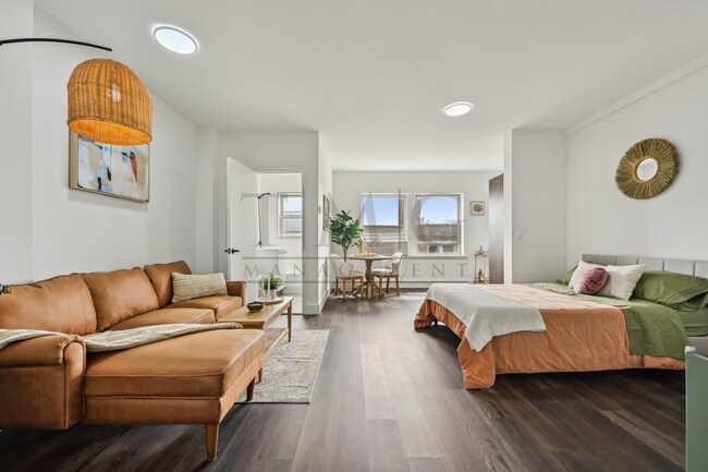 Foto del edificio - Brand New Studio with Luxe Finishes & Natural Light to Spare