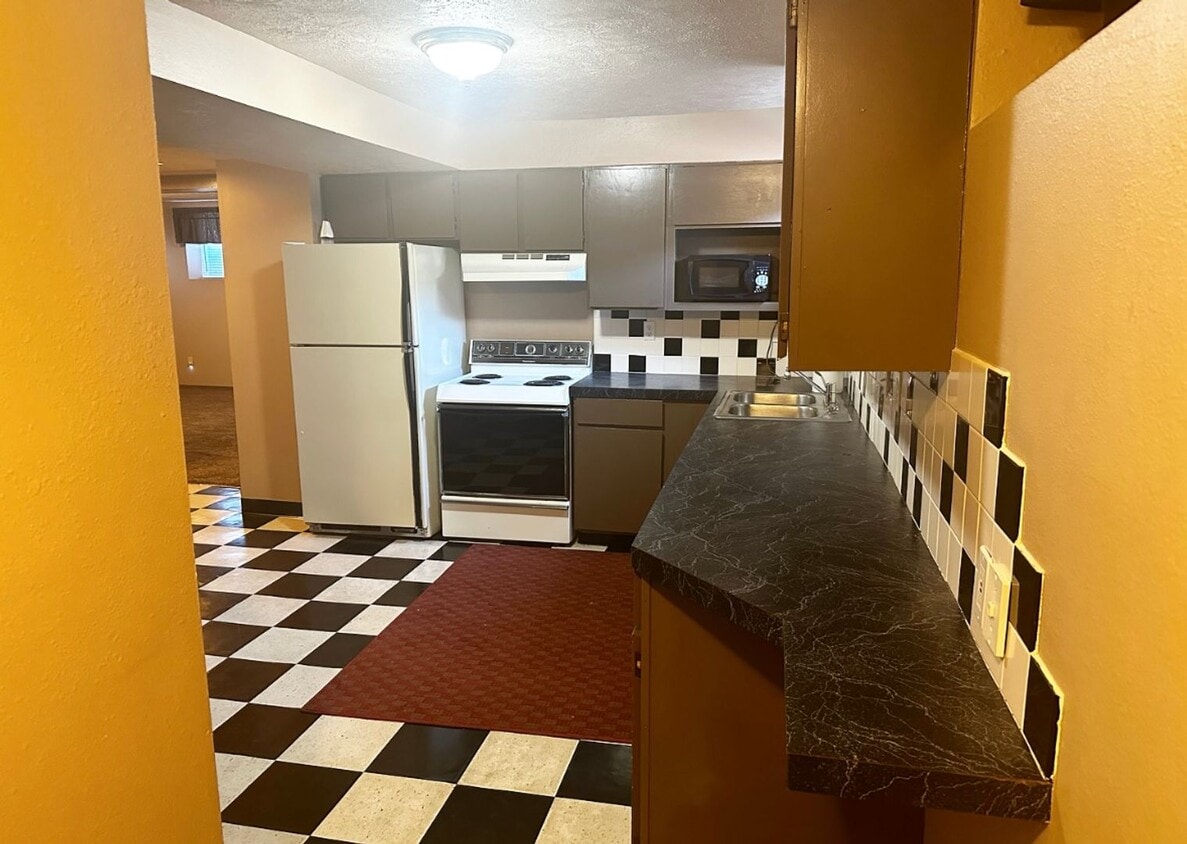 Primary Photo - 1212-1214 E Illinois Ave