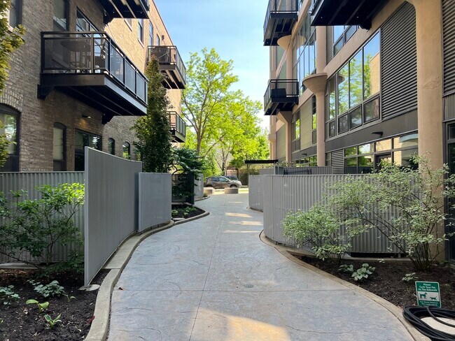 Foto del edificio - 1800 W Grace St