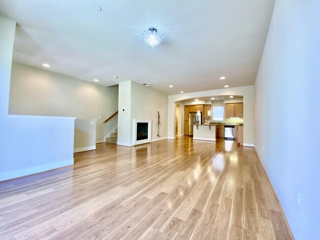 Building Photo - 10 Muller Pl
