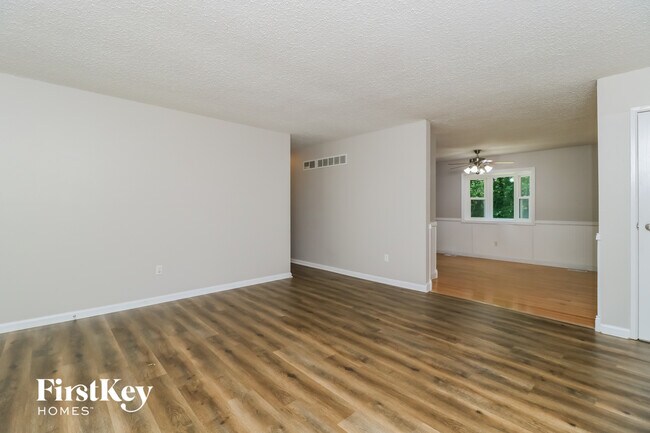 Foto del edificio - 2705 Peachwood Trail