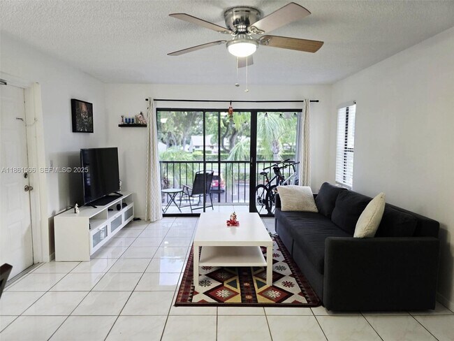 Foto del edificio - 1102 Green Pine Blvd