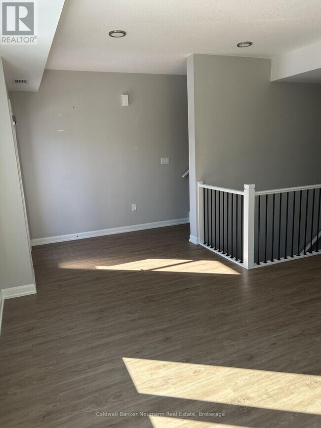 Photo du bâtiment - 708 Woolwich St