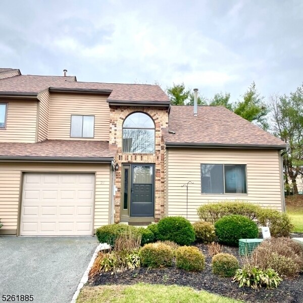 Primary Photo - 25 Castle Ridge Dr