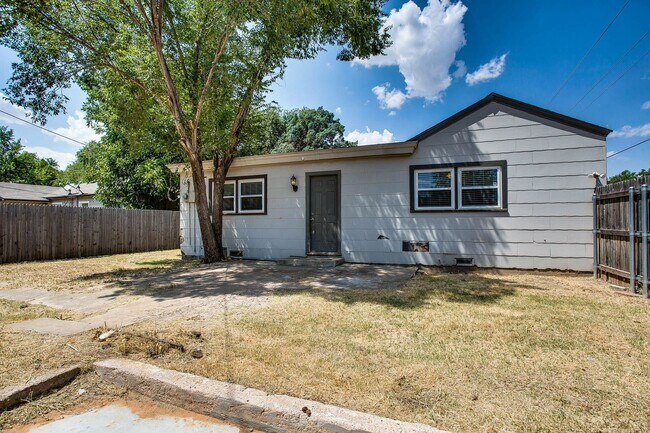 Foto del edificio - PRE LEASING for fall 2026! 4/2 in Tech Terrace!