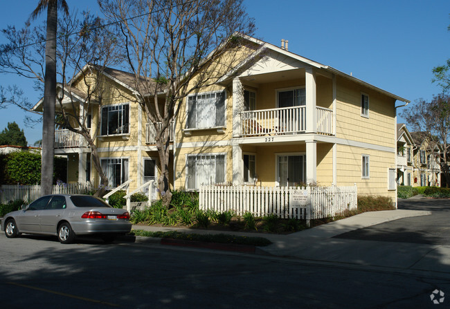 Building Photo - Cottage Gardens Apartments