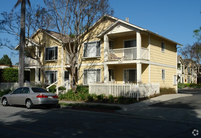 Foto del edificio - Cottage Gardens Apartments