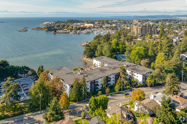 Aerial - 707 Esquimalt Rd