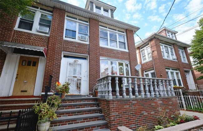 Building Photo - 362 E 46th St