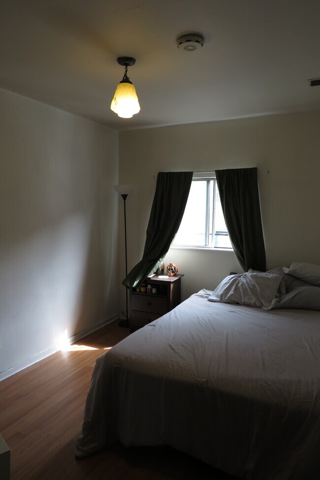 Bedroom (with furniture) - 57 Gregory St