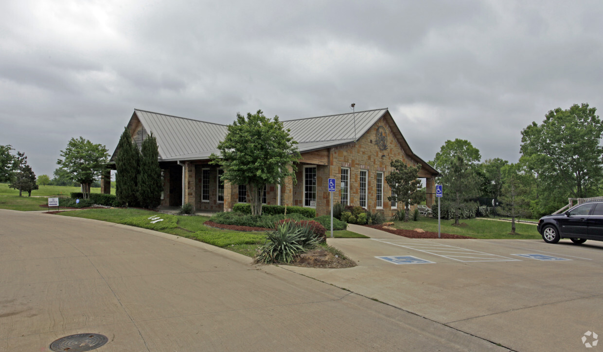 Foto del edificio - Lake Arlington Ranch