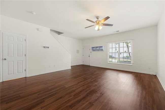 Building Photo - 2525 Walden Lake Dr