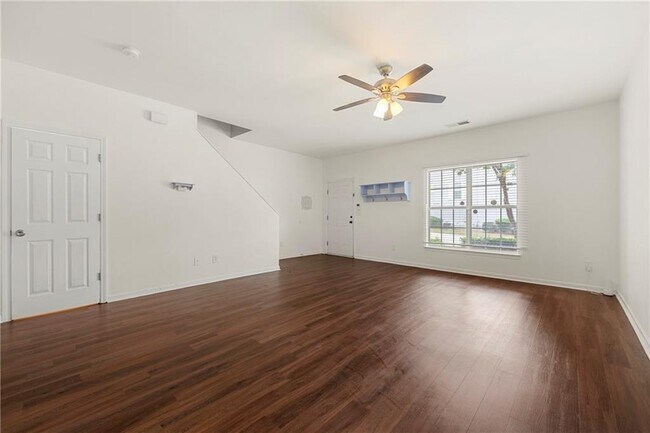 Foto del edificio - 2525 Walden Lake Dr