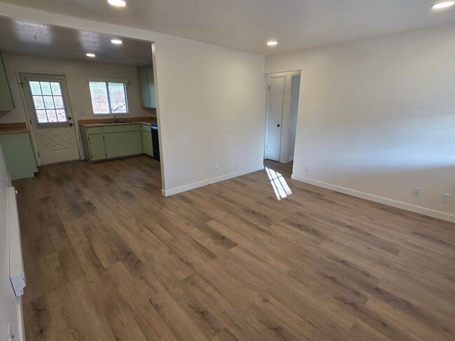 Building Photo - Freshly Updated 2 Bedroom Home in Historic Columbia