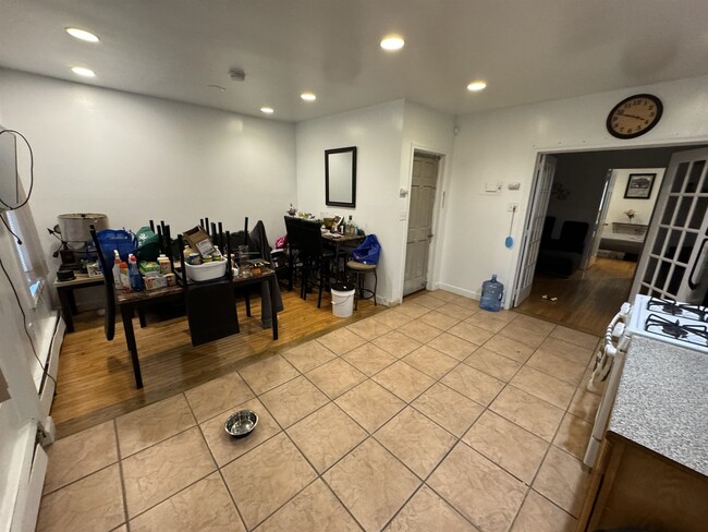 Building Photo - 29 Westervelt Pl