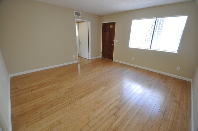 Building Photo - 12338 Oxnard St
