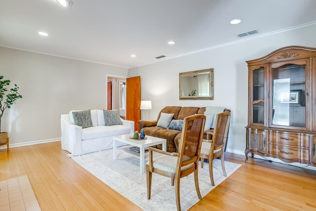 Foto del edificio - 3521 Rogers Ave