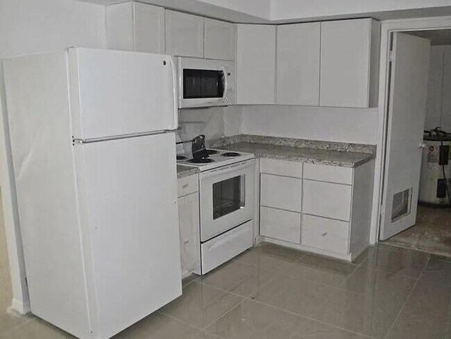 Foto del edificio - 2068 Fruitville Rd
