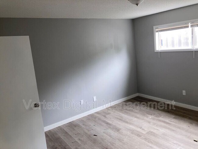 Building Photo - 1043 Whitaker Dr