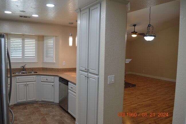Building Photo - 4504 Trowbridge Ln