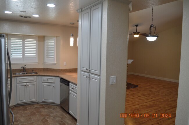Foto del edificio - 4504 Trowbridge Ln