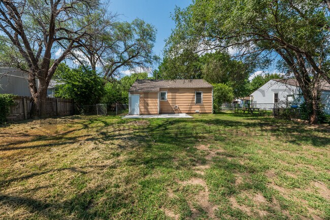 Foto del edificio - 345 Grover Ave