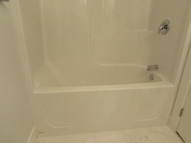 Building Photo - 263 Golden Oaks Cres