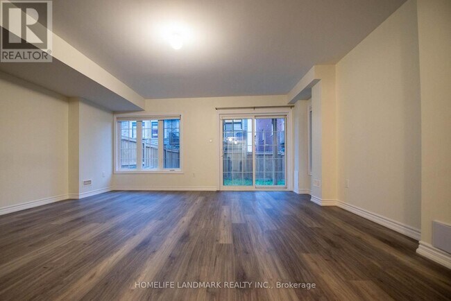 Photo du bâtiment - 98 Farooq Blvd